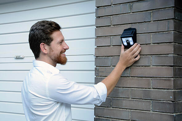 Lámpara solar con sensor de movimiento