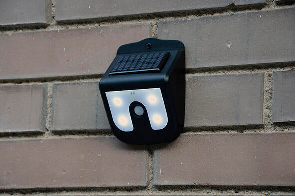 Lámpara solar con sensor de movimiento